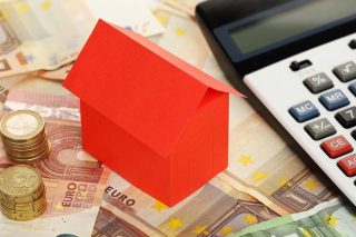 Ξεπερνούν το 1 δισ. ευρώ οι παράνομοι τόκοι των funds